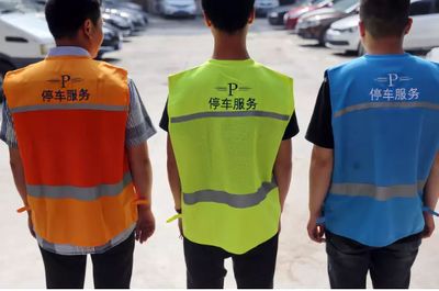 省医周边停车场停业整顿半月，郑州停车收费认准“马甲”颜色！